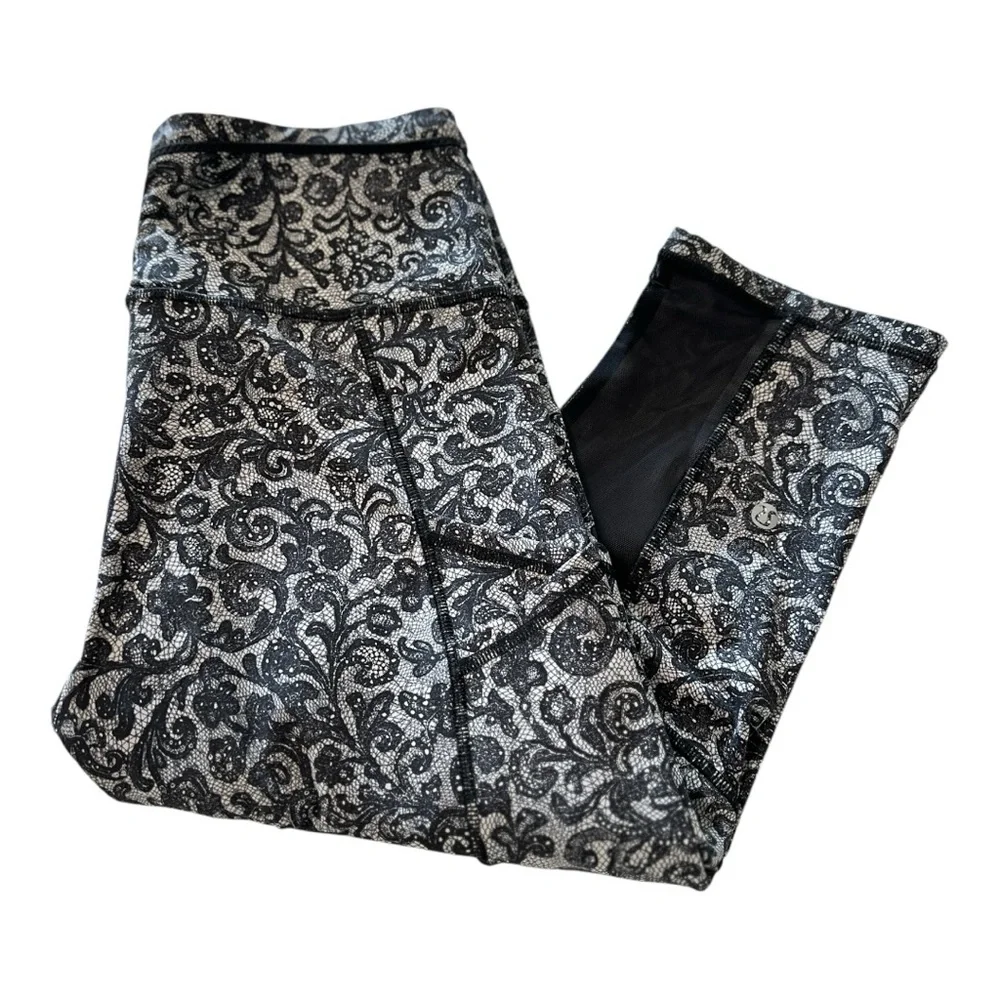 Lululemon Outrun 17" Crop Mini Cinder Lace pattern - Picture 6 of 16
